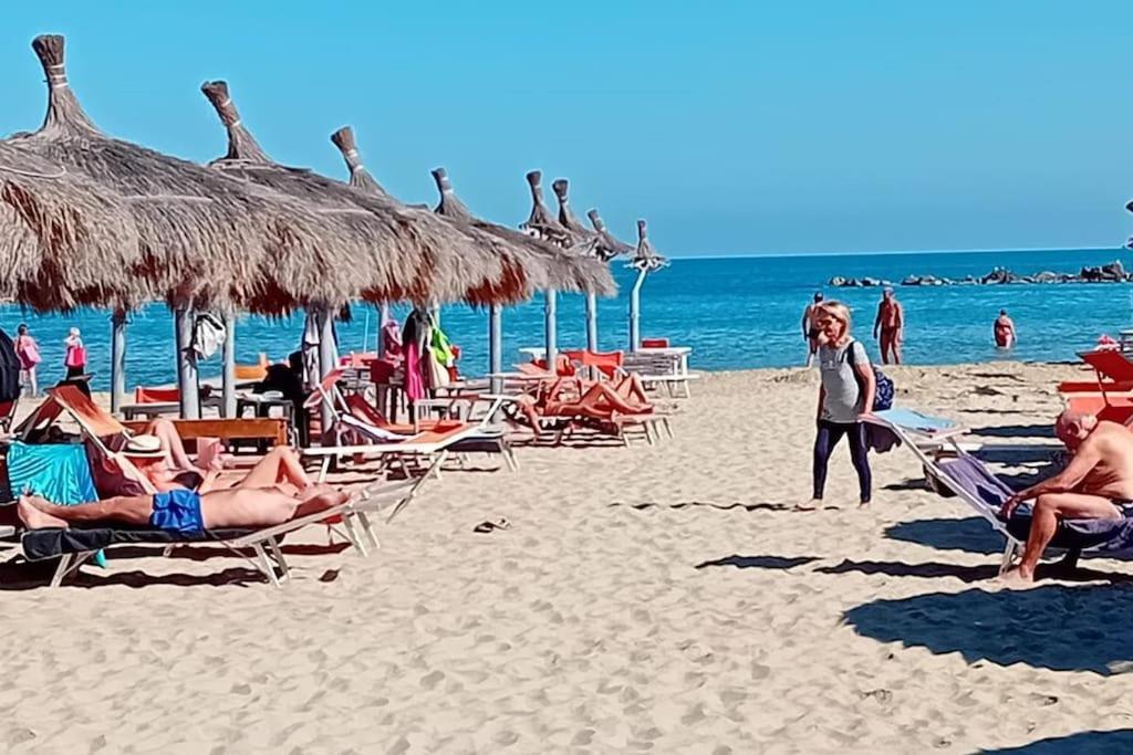 Casa Di Pipo - Appartamento Davanti Al Mare Pescara Extérieur photo
